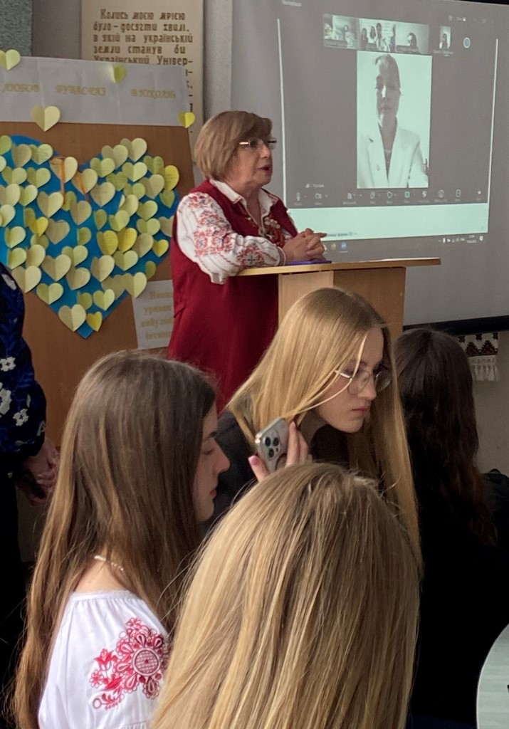 Вітальне слово доктора філологічних наук, професора, завідувача кафедри журналістики ТНПУ Наталії Поплавської.jpg