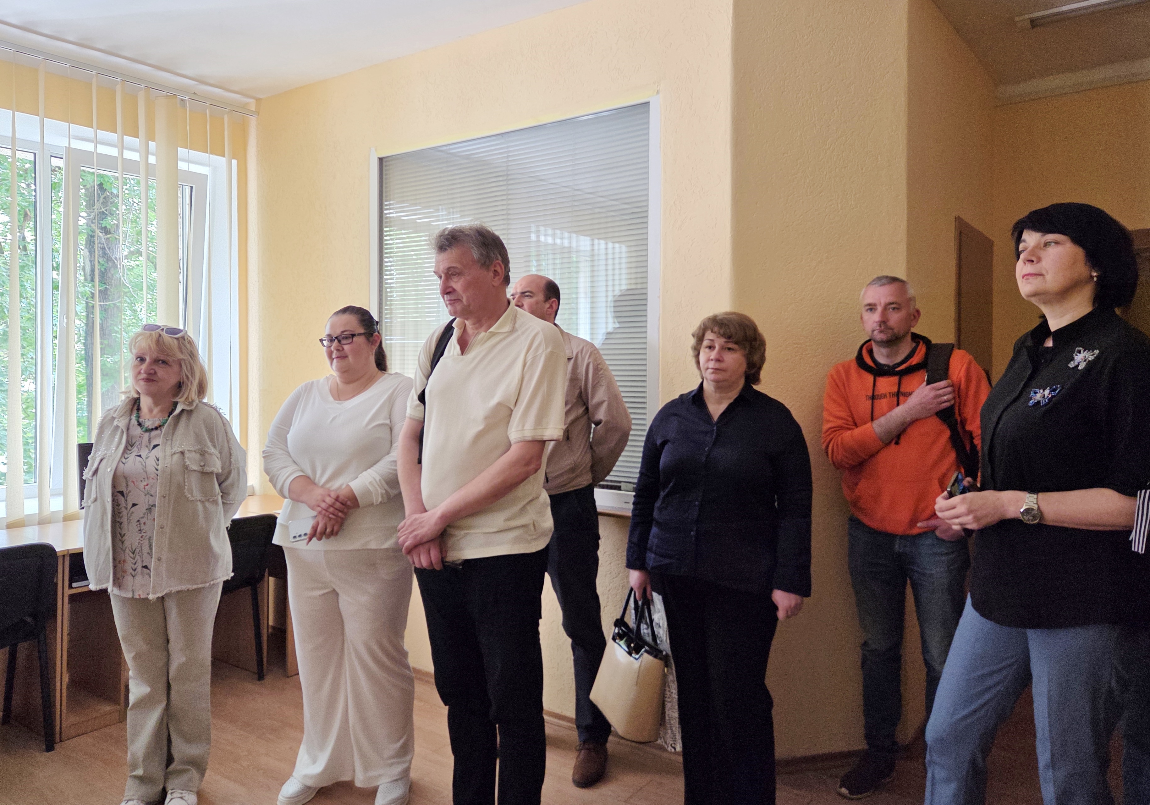 Колектив факультету під час відкриття.jpg