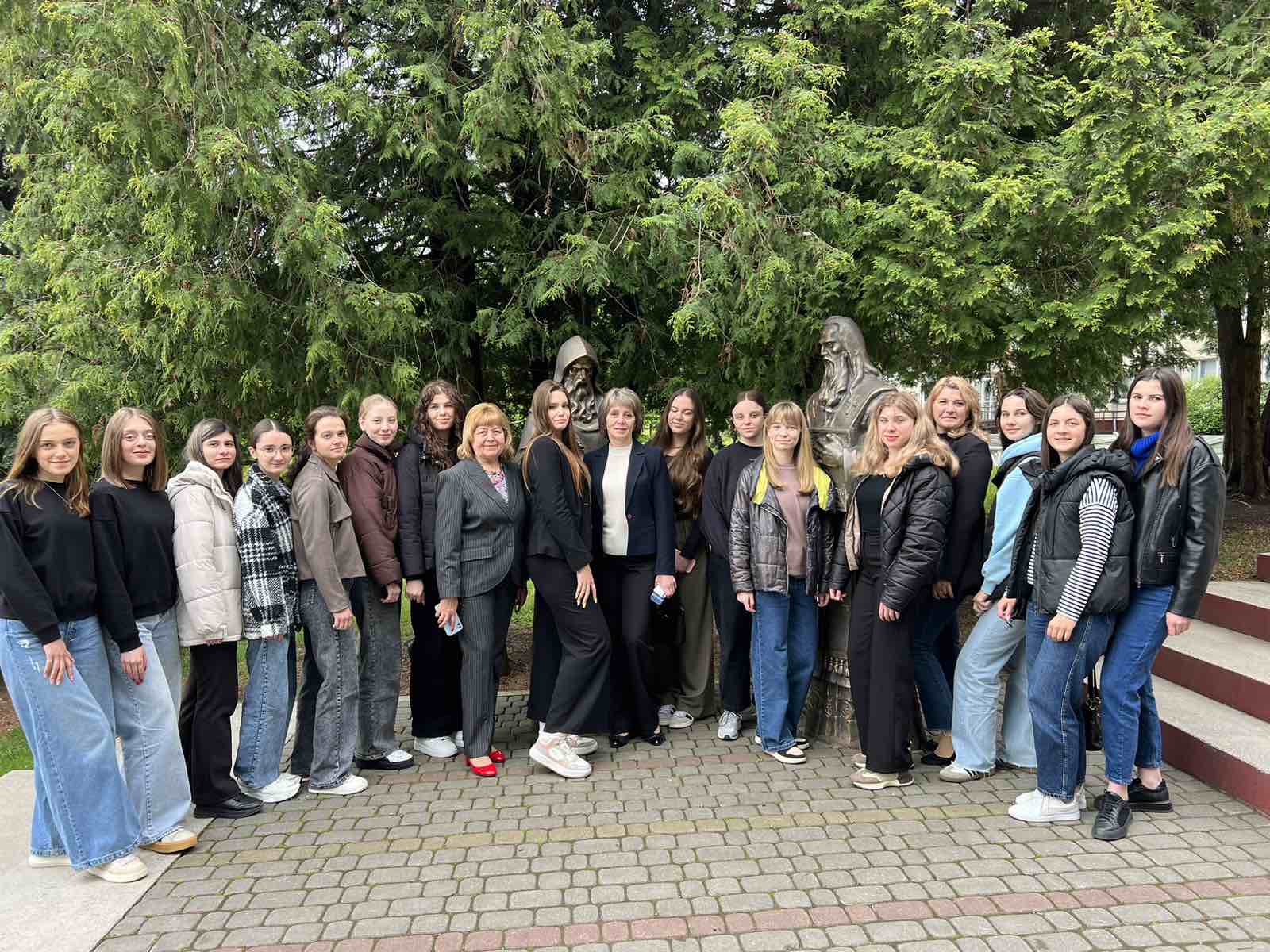 Вшанування до Дня слов’янської писемності і культури на факультеті філології і журналістикТНПУ (1).jpg