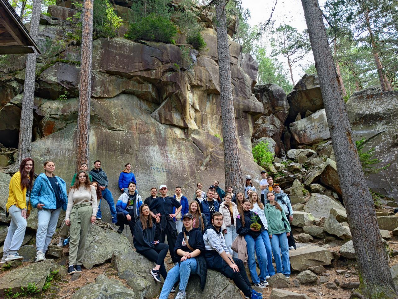  Скелі Довбуша.jpg