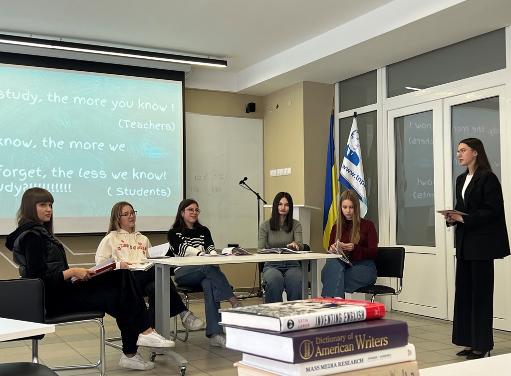 Мить із вистави Why Do We Study! — актори в дії.jpg