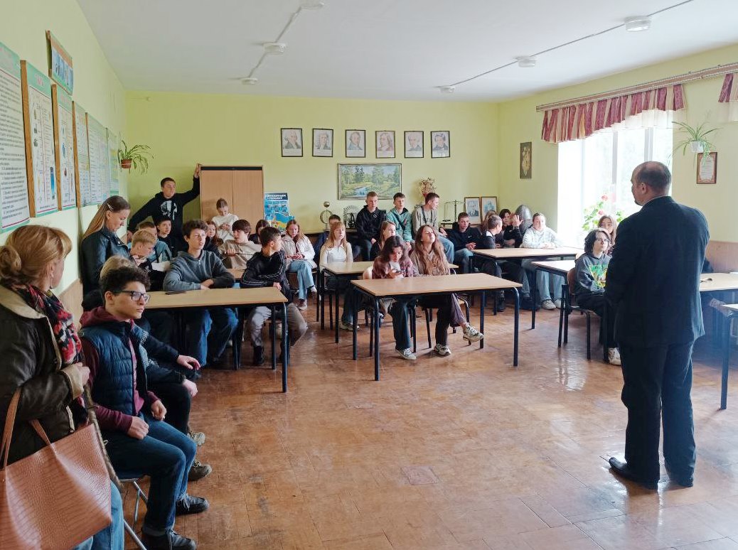 Баран Б. М. з викладом методики складання НМТ.jpg