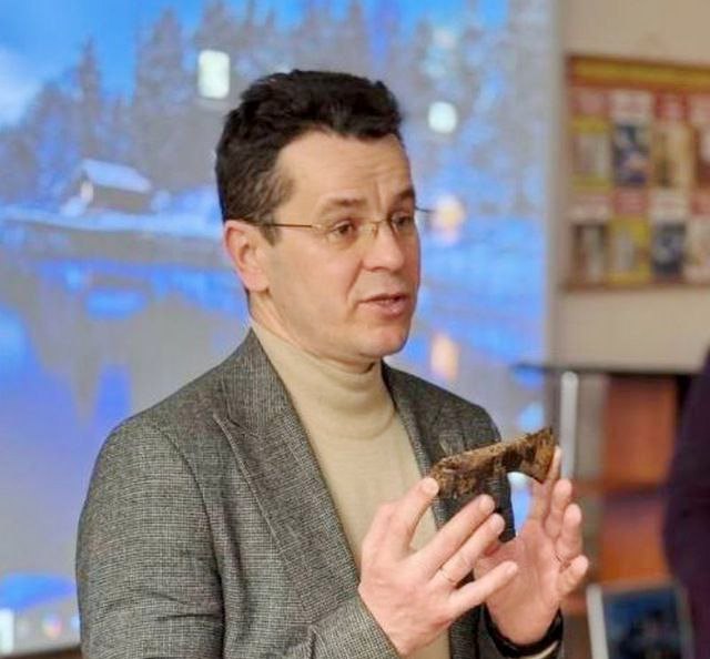 Розповідь про археологічні знахідки від декана історичного факультету Кіцака В. М..jpg