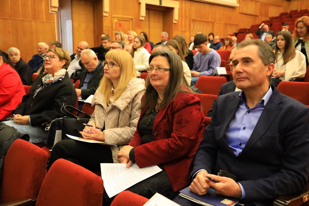 У процесі обговорення питань порядку денного