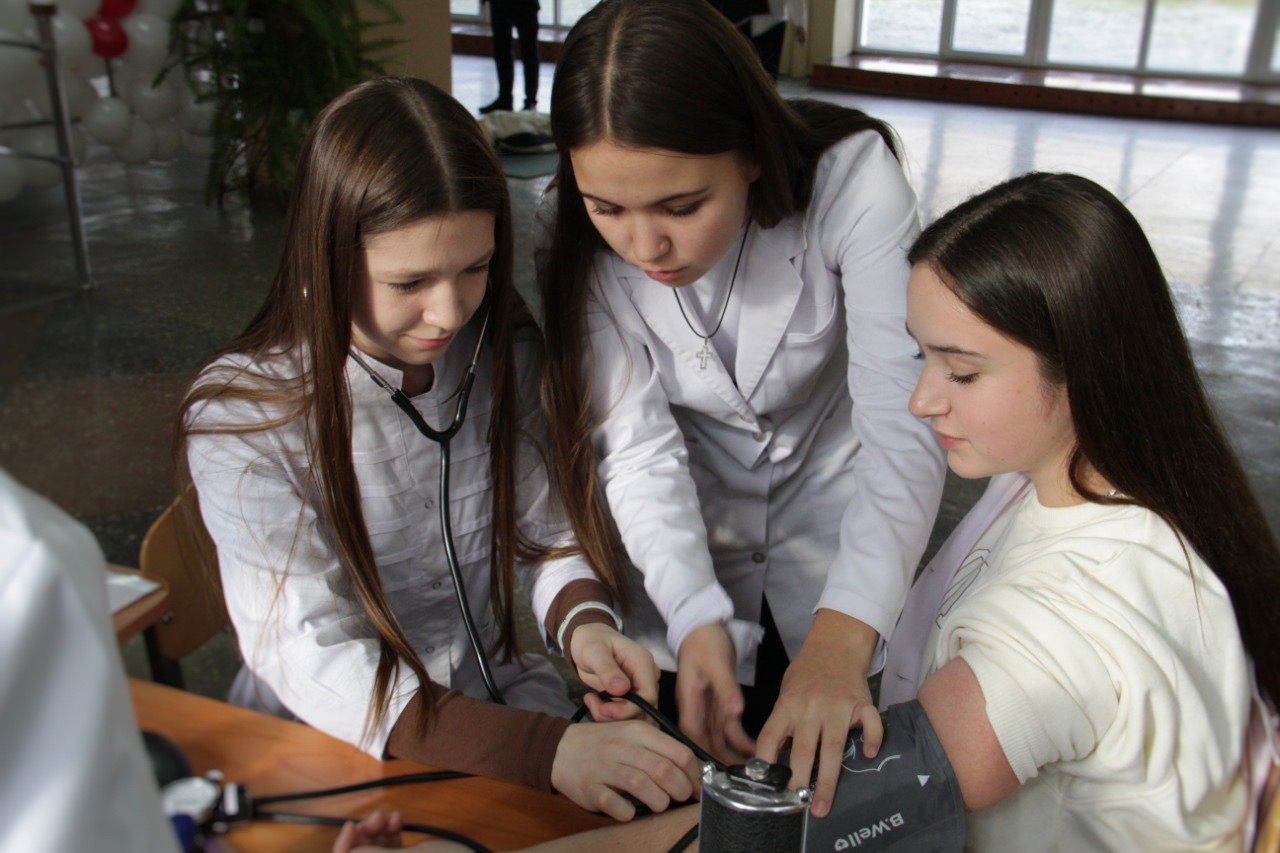 Учні ТНВК ШМЛ №15 під час заходу «STEMmotion + MED: наука, що рухає світ»