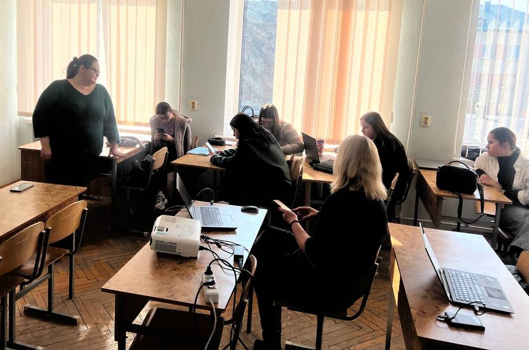 Відкриває лекцію Ганна Гоменюк - в.о. завдуваа кафедри математики