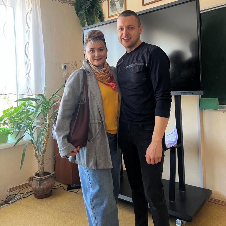 Випускники колишніми не бувають...