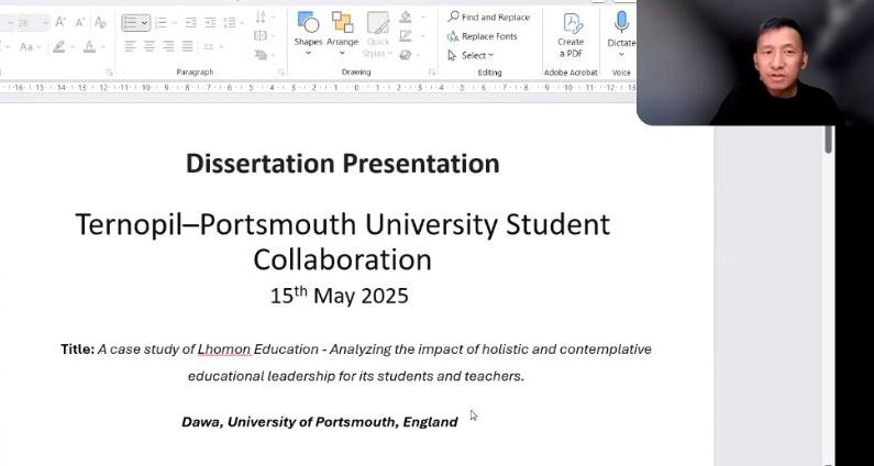  Студент Dawa із UoP презентує своє дослідження.JPG