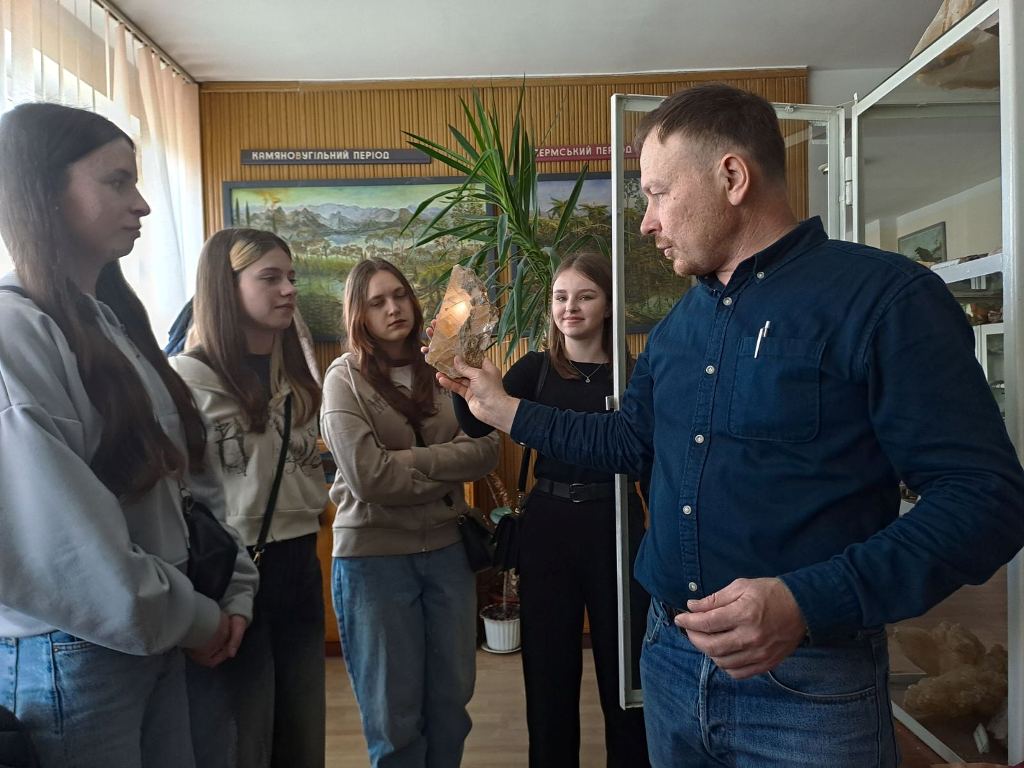 Захоплива мандрівка у геологічне минуле планети в музеї під керівництвом доцента Богдана ГАВРИШКА