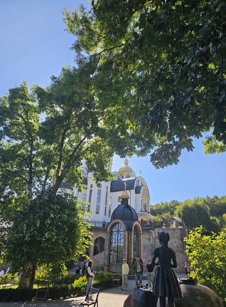 ТНПУ об'єднав тисячі педагогів у спільній молитві за Україну в Зарваниці ТНПУ об'єднав тисячі педагогів у спільній молитві за Україну в Зарваниці