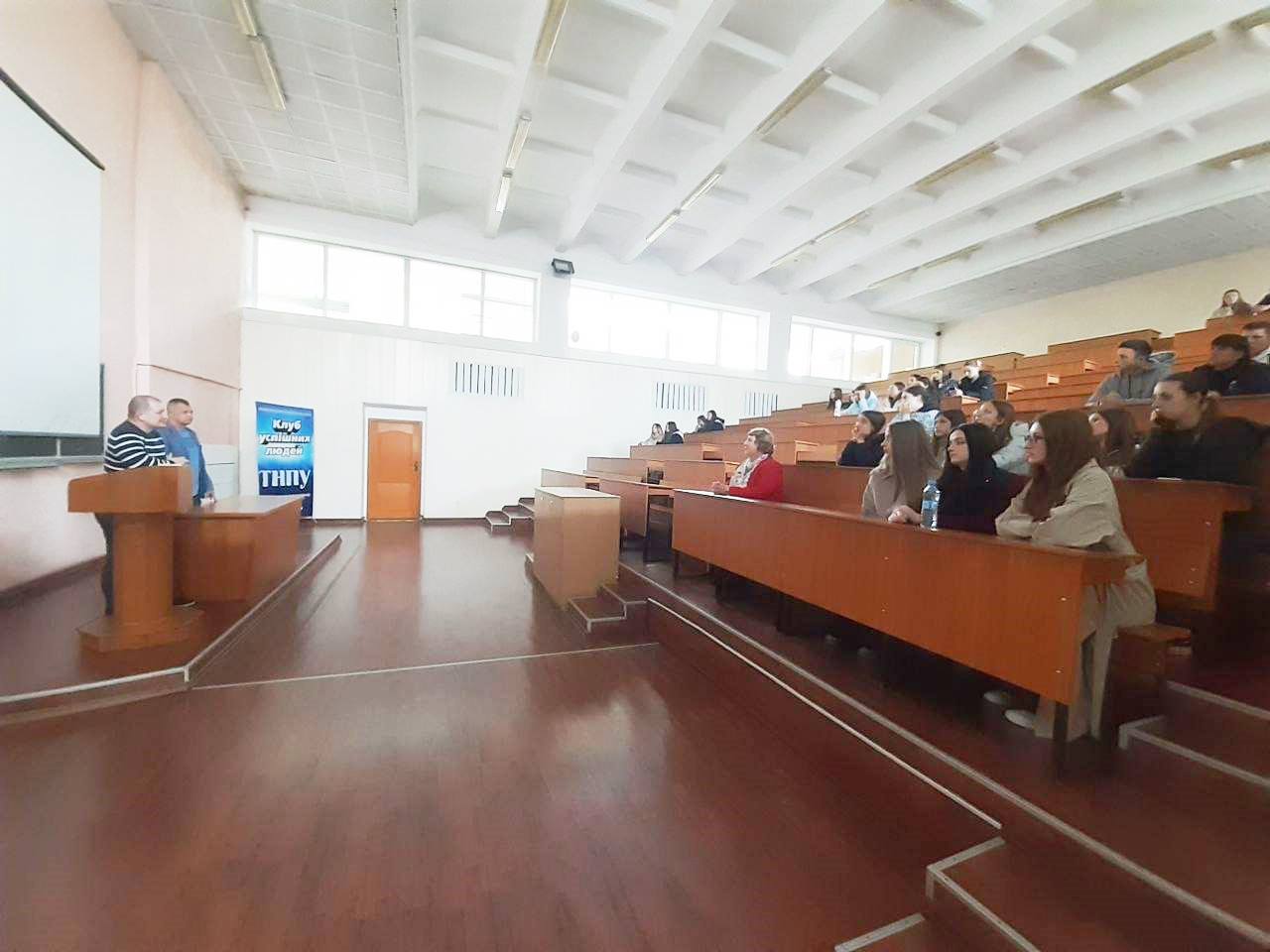 Випускники ліцею мали можливість відчути себе на лекції.jpg