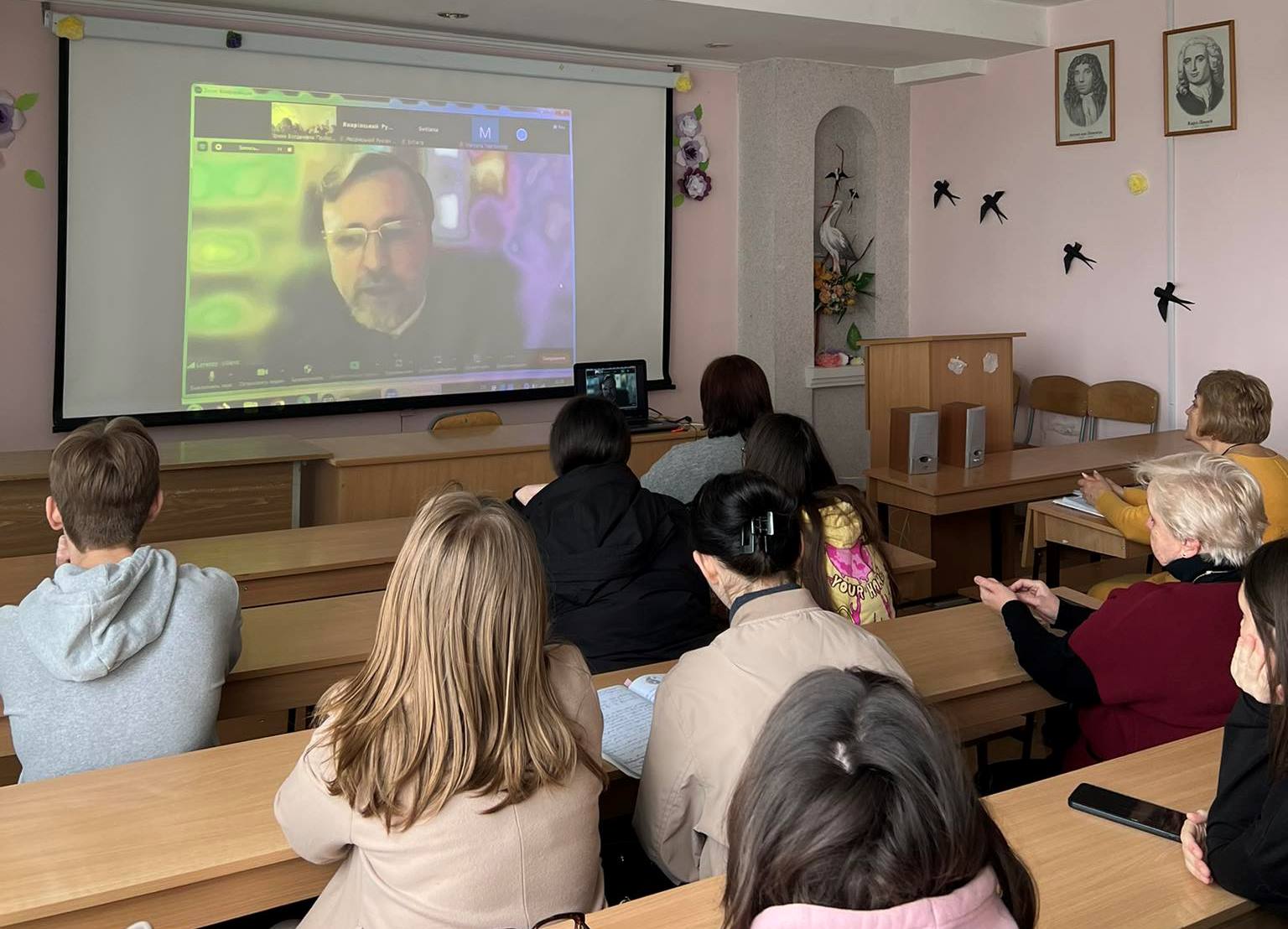 Віктор Живчик (о. Лаврентій) з лекцією про Біблійний сад.jpg