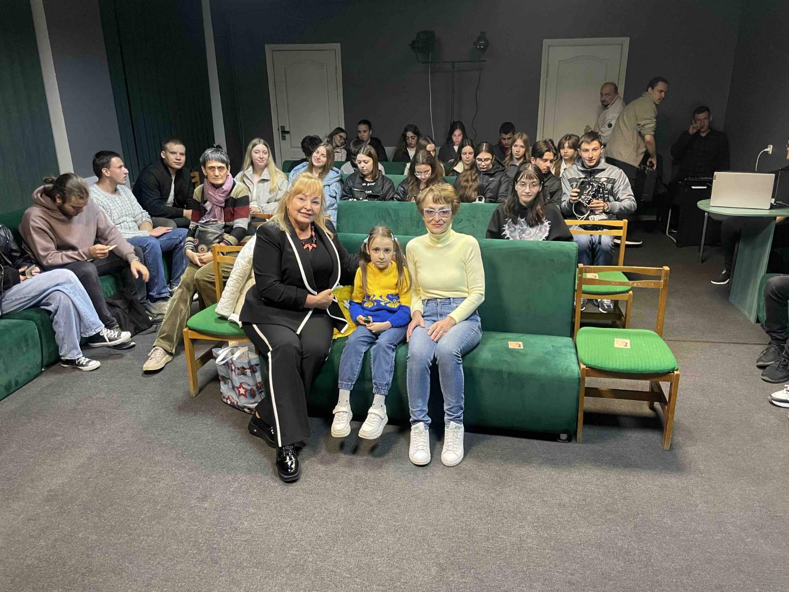 Студенти історичного факультету ТНПУ відвідали виставу "Чудер-майстер" Тернопільського академічного театру актора і ляльки Студенти історичного факультету ТНПУ відвідали виставу "Чудер-майстер" Тернопільського академічного театру актора і ляльки