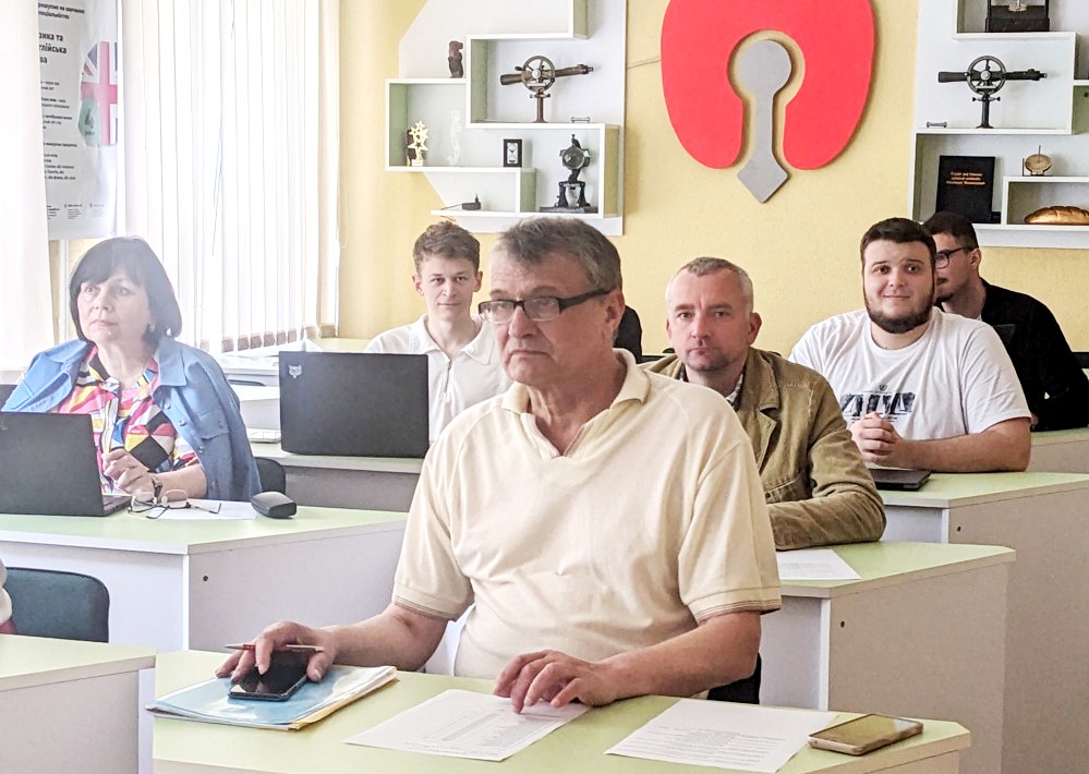 Викладачі та учасники конкурсу (1).jpg