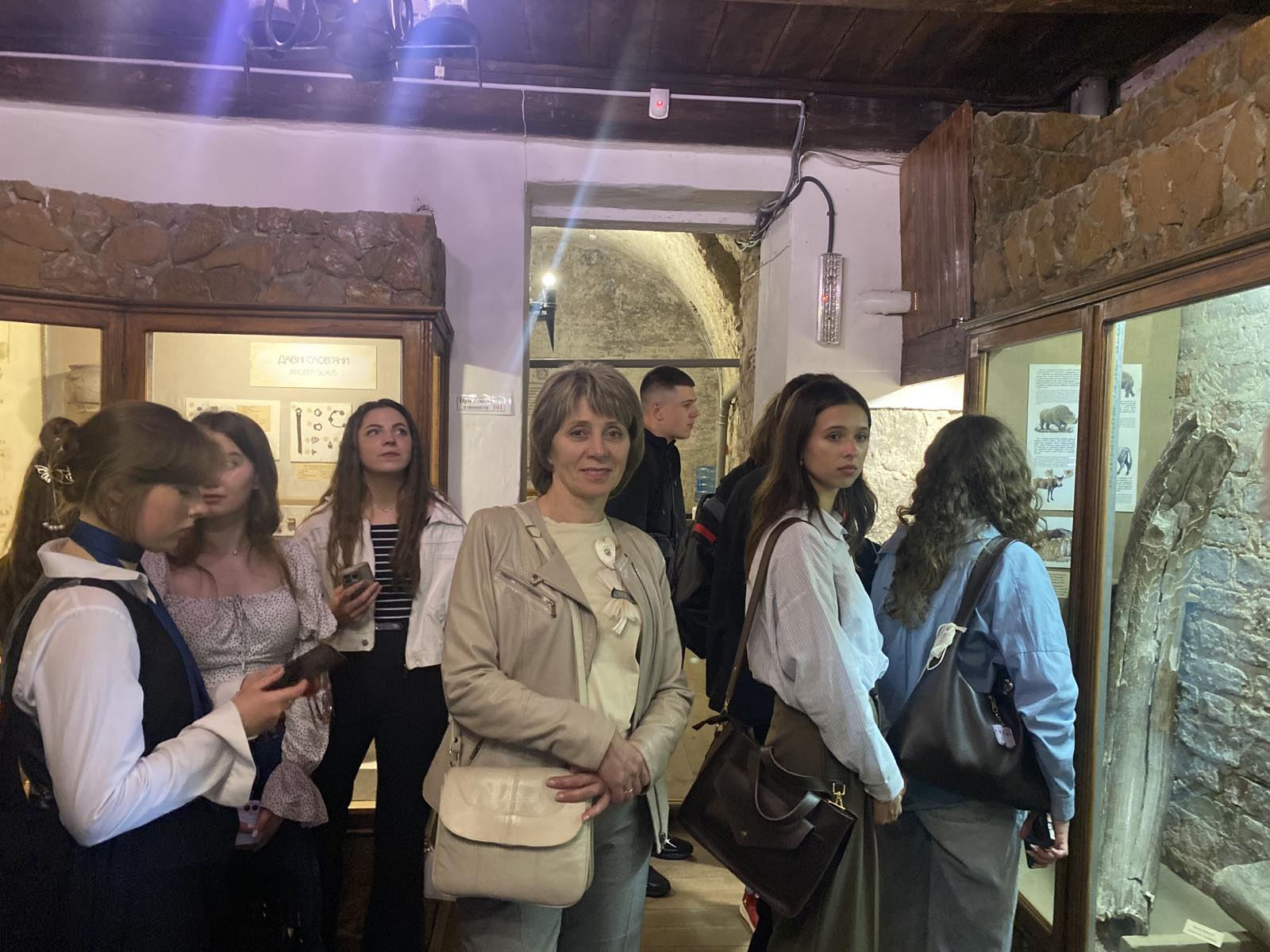  Ознайомлення з давніми експонатами.png