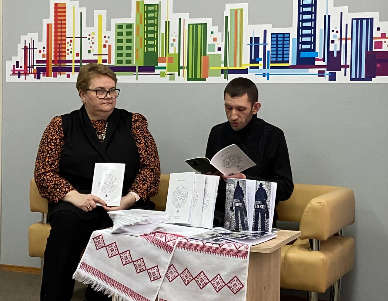 Декламація віршів із нової збірки "Павутинні шляхи".