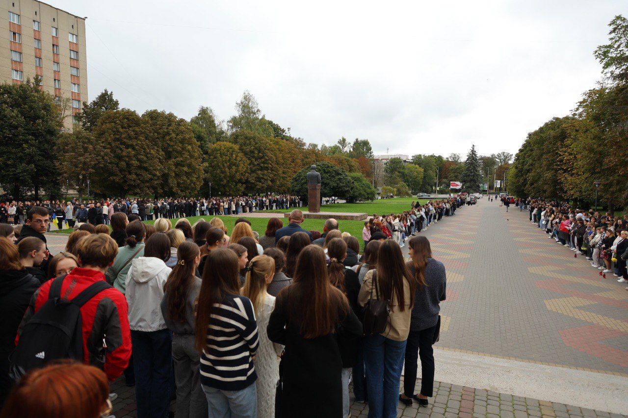 akademichna_spilnota_shcho_priishla_viddaty_shanu_volodymyru_broslavskomu