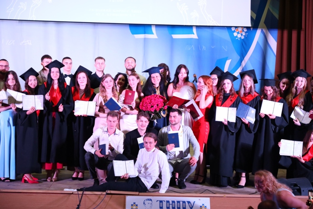 Свято мистецтва, таланту й знань: випуск бакалаврів факультету мистецтв ТНПУ 2025! 