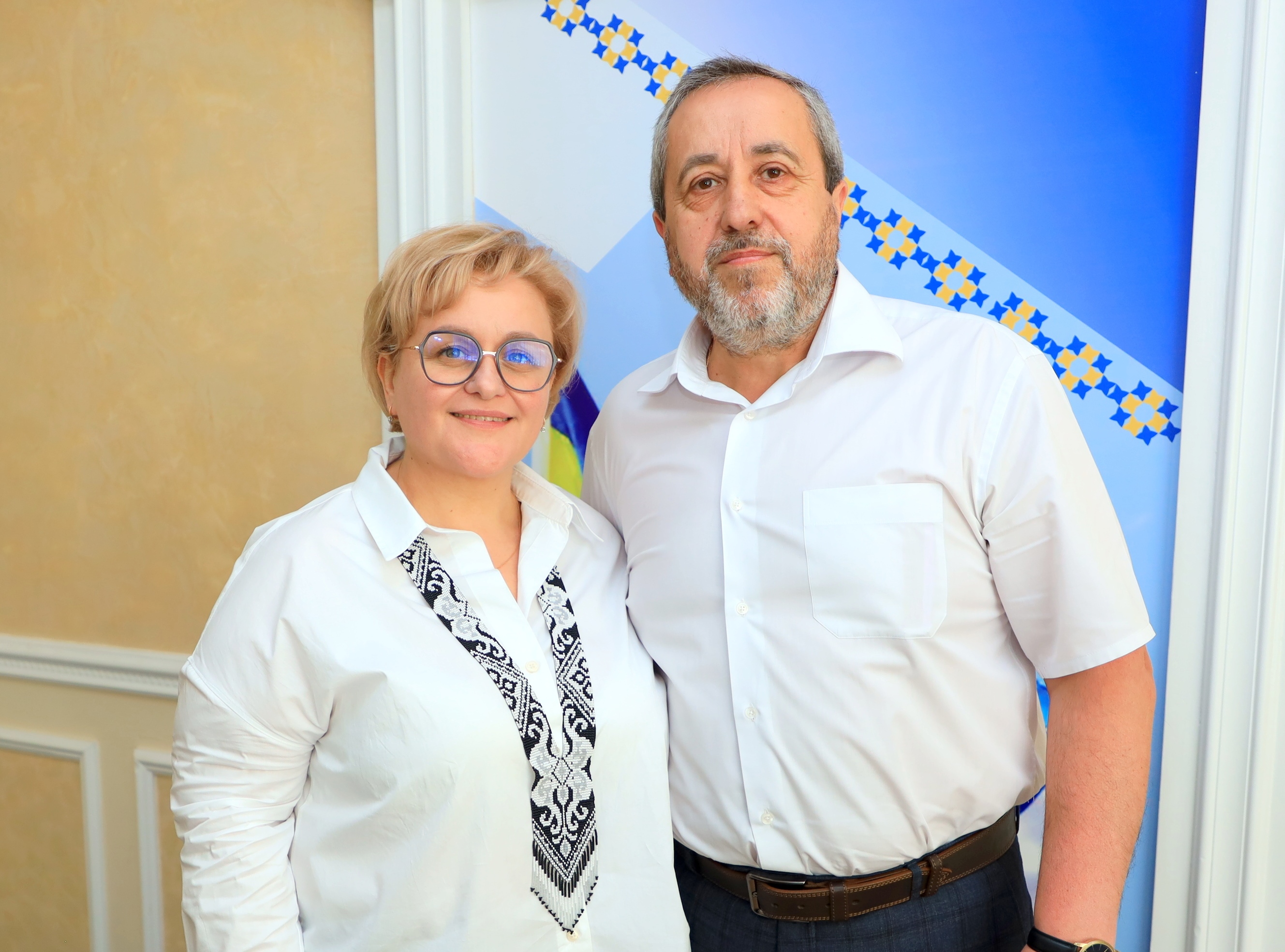  Доктор філософії Буяк Г. Б. з науковим керівником Зуляком І. С..JPG