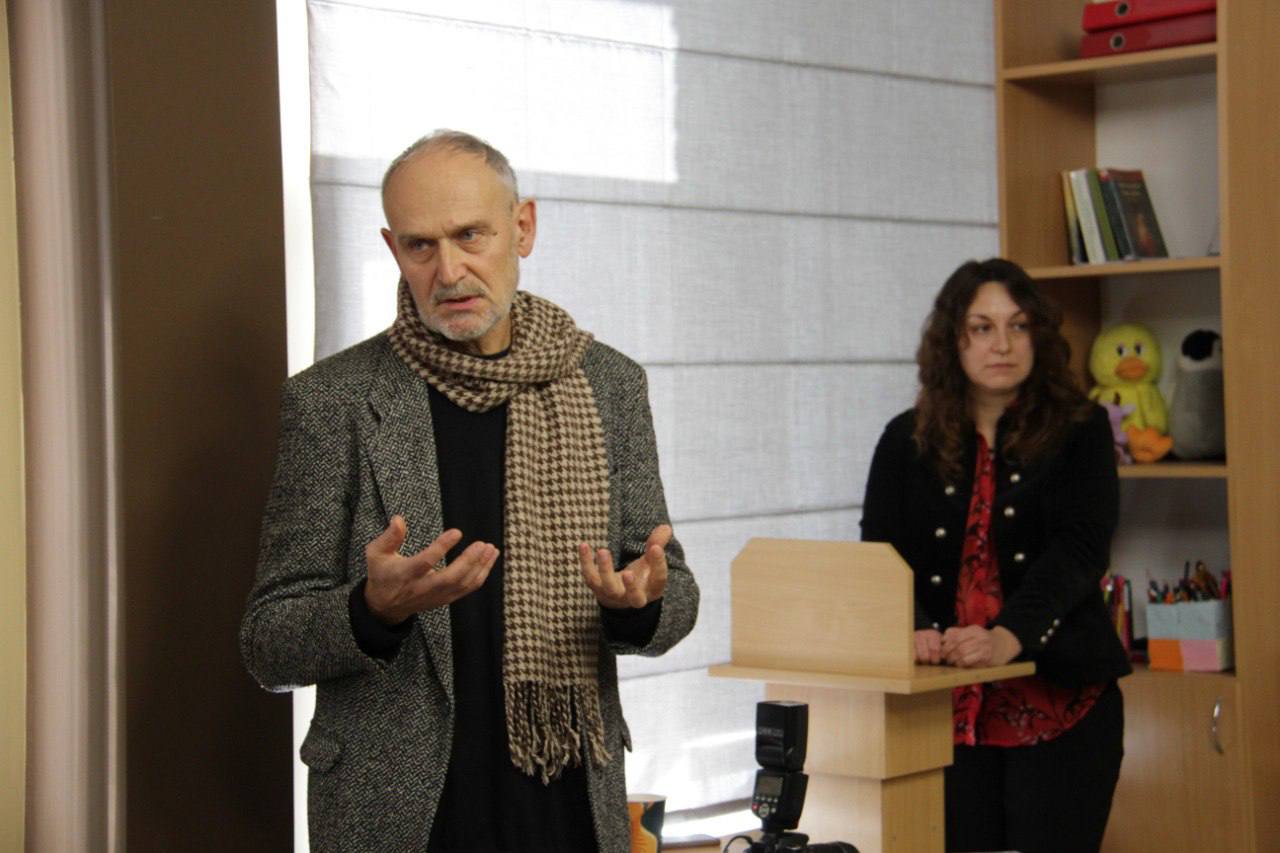 Oleksandr Stepanenko ta Nataliia Pasichnyk, dotsentka kafedry teorii i praktyky perekladu, koordynatorkoiu zakhodu v TNPU