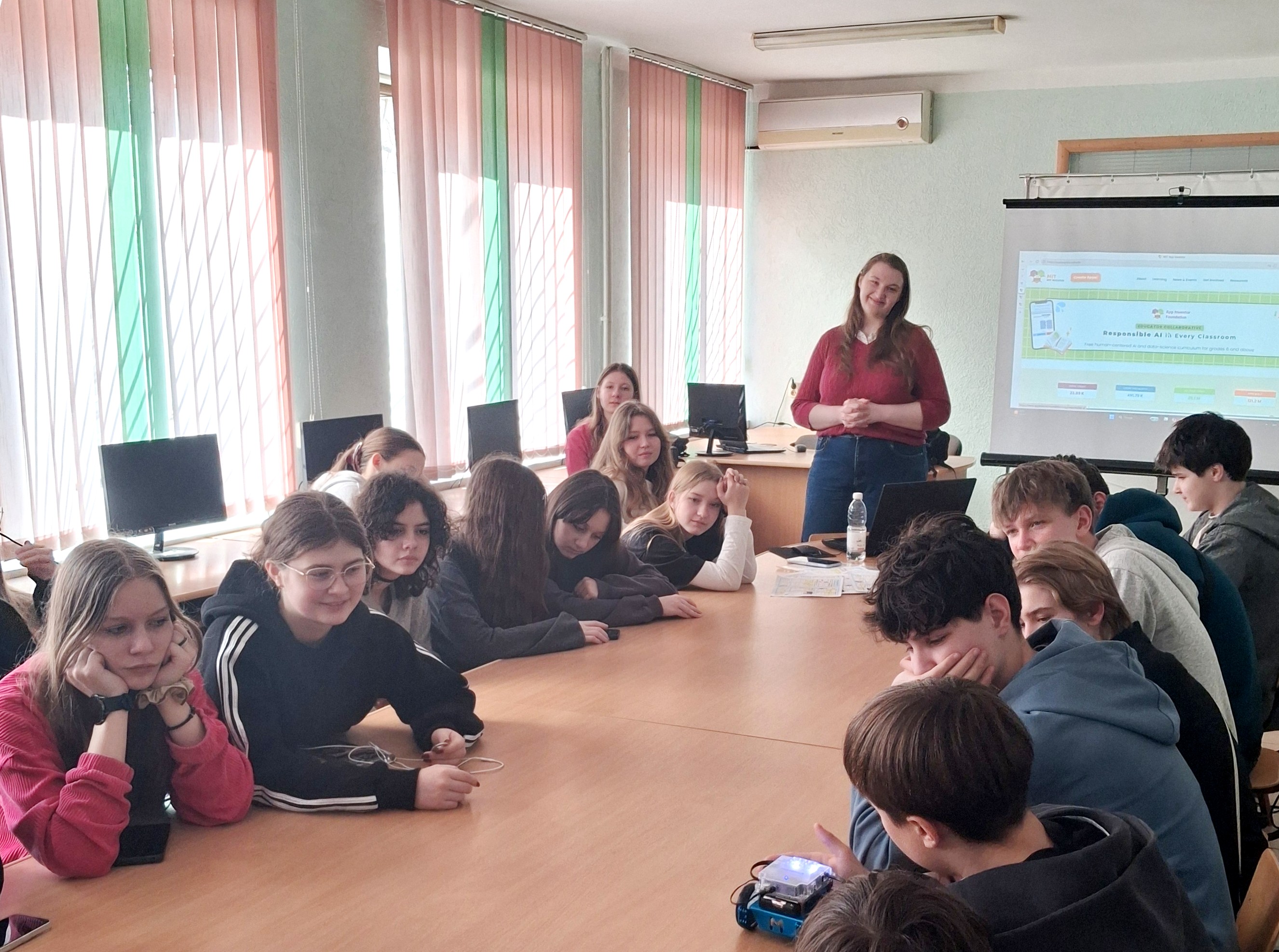 Під час екскурсії в комп’ютерній лабораторії