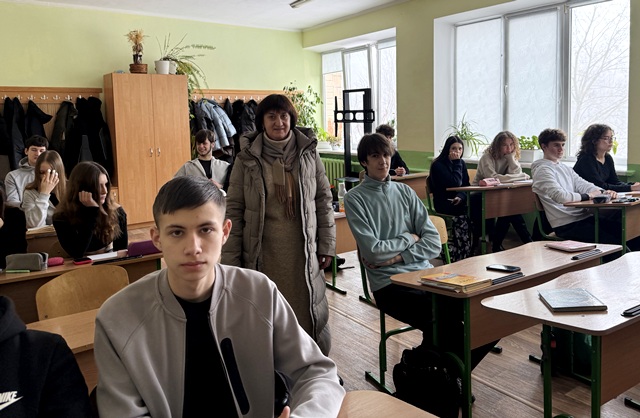 Спілкування з одинадцятикласниками під час профорієнтаційного заходу