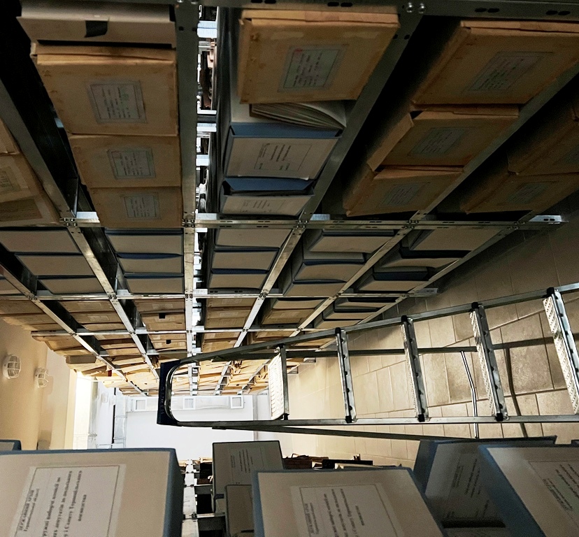  Поміж архівного лабіринту