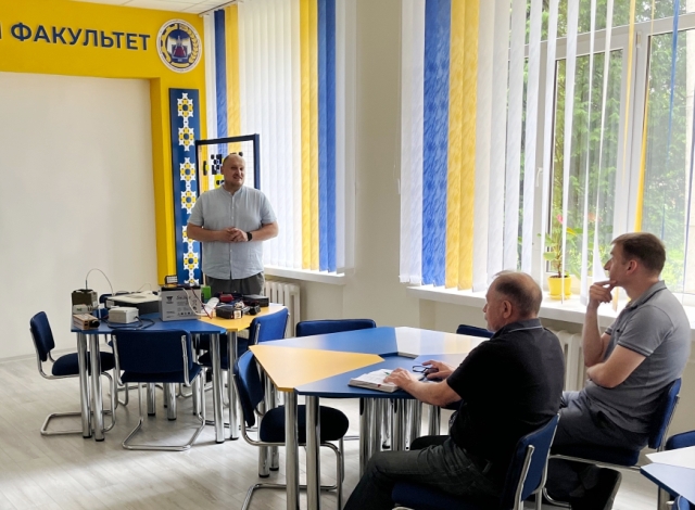 Демонстрація різних систем резервного живлення 