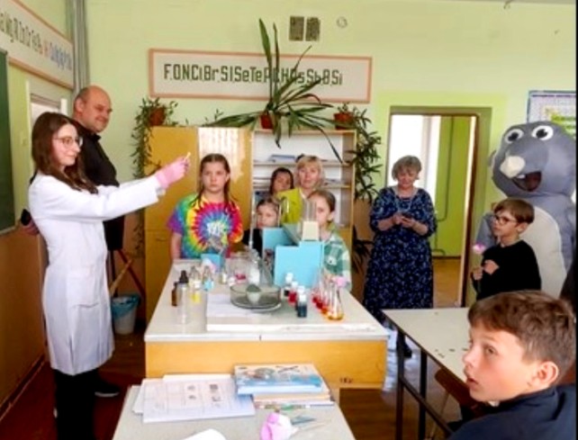  У світі хімічних таємниць та експериментів