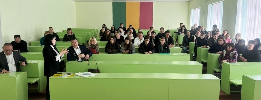  Студенти БАТФК слухають про особливості навчання на хіміко-біологічному факультеті