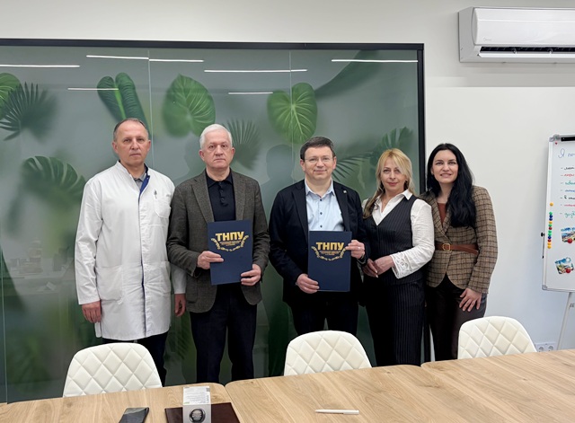 Делегація ТНПУ та керівництво КНП Тернопільської  міської комунальної лікарні швидкої допомоги 