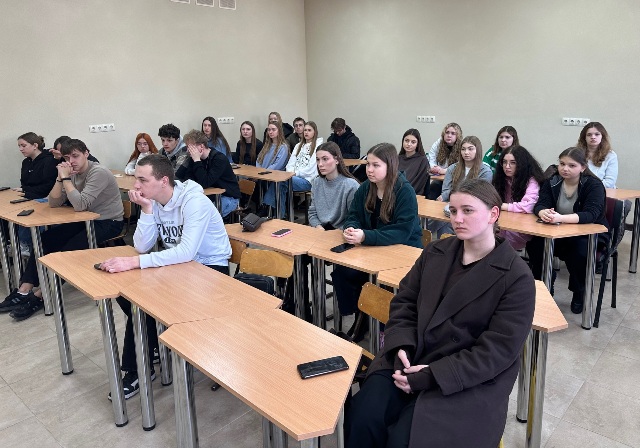  Здобувачі історичного факультету зосередили увагу на виступі спікера