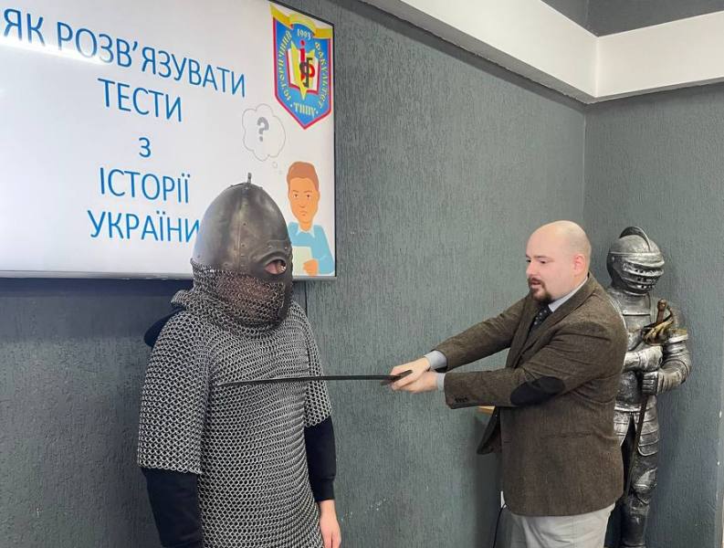  Баран Б. М.  випробовує емоційну стійкість публіки (візуалізує удар)