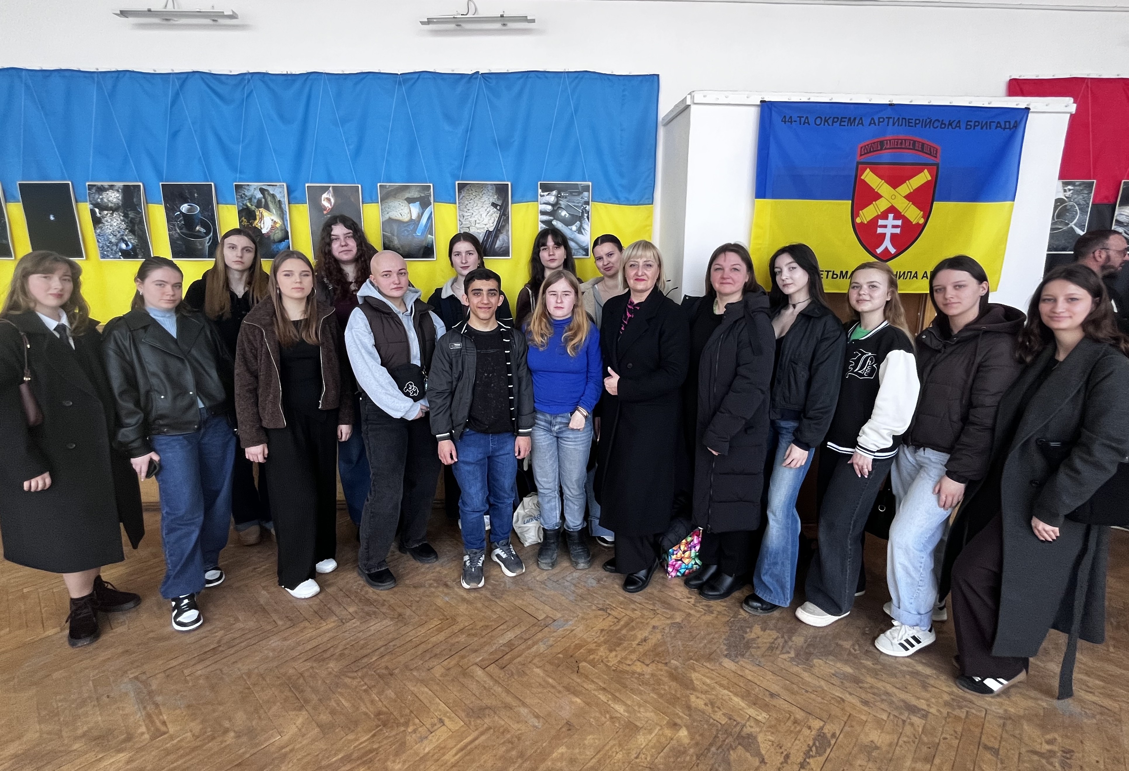 Студенти й викладачі спеціальності Журналістика на заході пам'яті Юрія Костишина