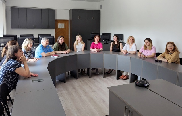  Обговорення використання цифрових застосунків у підготовці майбутніх педагогів і філологів