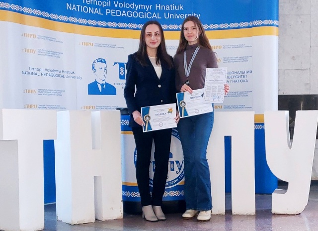 Катерина Мишаківська з викладачем Оксаною Гисою