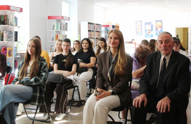  Студенти та викладачі ТНПУ