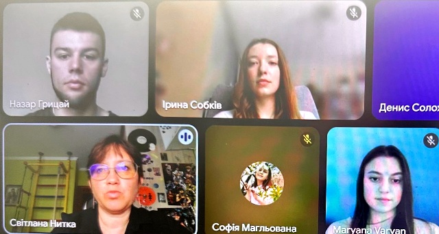 Спікерка, вчитель історії ТЗОШ І–ІІІ ступенів № 24 Нитка Світлана Євгеніївна та учасники навчально-методичного семінару на історичному факультеті