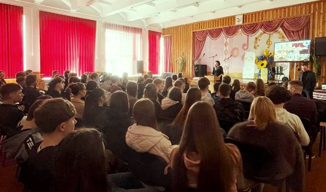 Повна зала зацікавлених учнів