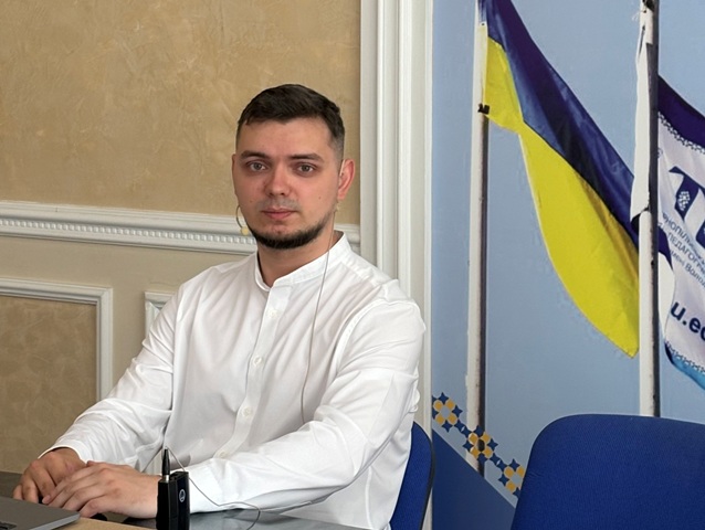  Гавур В. А. - доктор філософії з галузі знань 03 Гуманітарні науки зі спеціальності 032 Історія та археологія