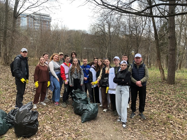  активні учасники акції - студенти географічного факультету