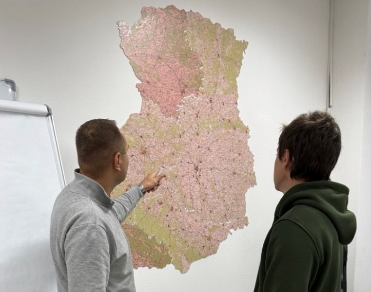  п.Сергій знайомить практиканта із громадами області