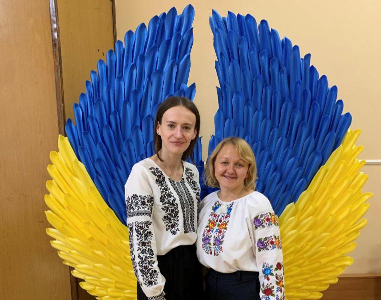 Наставниця Марія Ярема з випускницею Марією Онищук