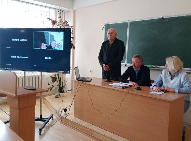 Учасники зустрічі з очевидцем Чорнобильської катастрофи В. Чарторинським