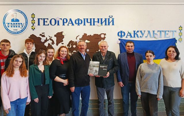 Учасники зустрічі з очевидцем Чорнобильської катастрофи В. Чарторинським