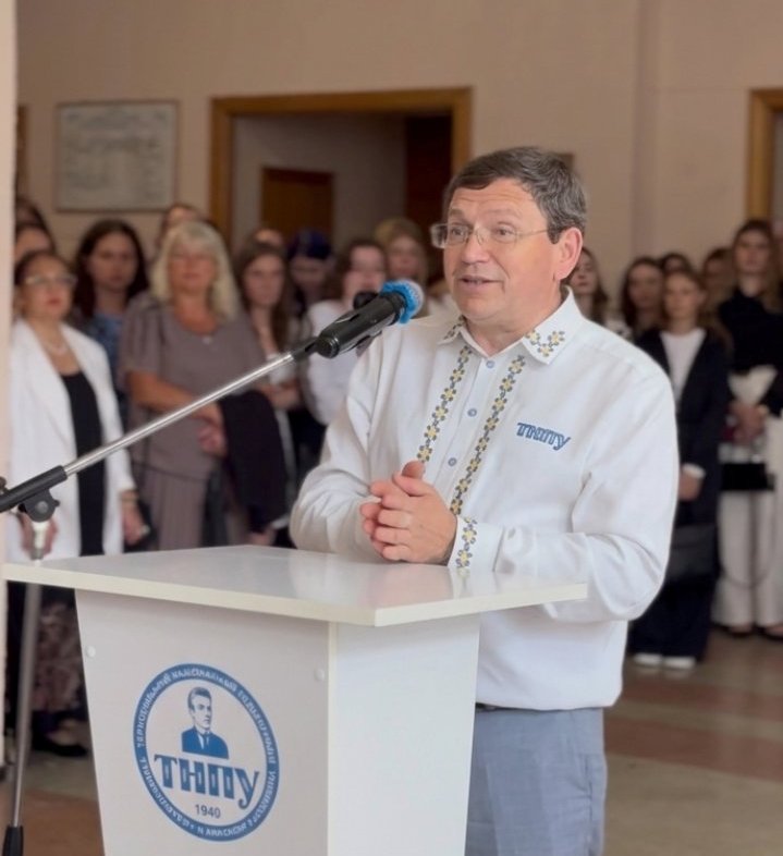  Вітання ректора ТНПУ Богдана Буяка на відкритті виставки