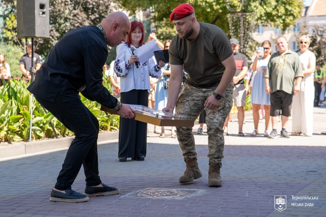  Урочиста мить відкриття нових зірок