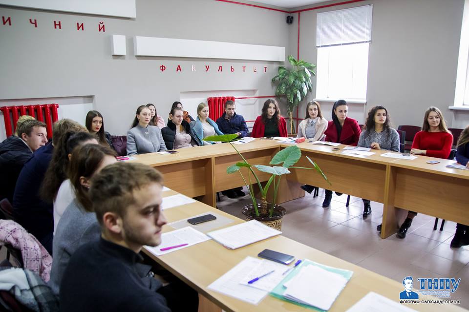 Учасники дискусійної панелі