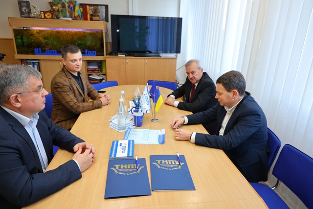 Ректор ТНПУ підписав договір про співробітництво з Великоберезовицькою територіальною громадою