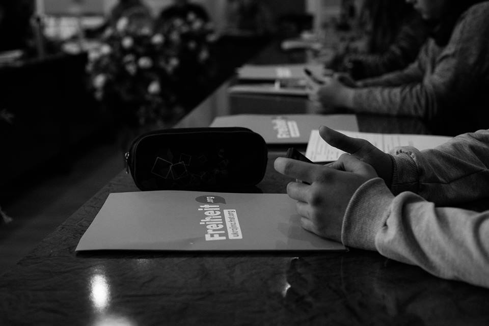 Кожен учасник семінару отримав роздатковий матеріал. який детальніше окреслює питання реформи освіти.